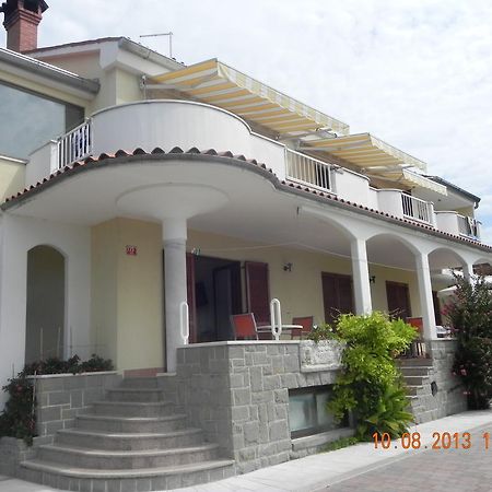 Rooms And Apartments Roza Portoroz Bagian luar foto