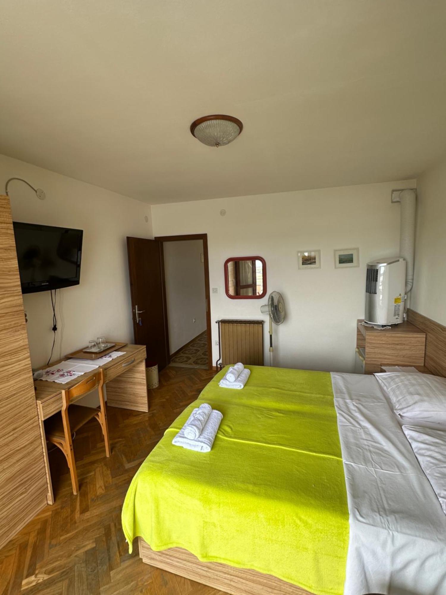 Rooms And Apartments Roza Portoroz Bagian luar foto